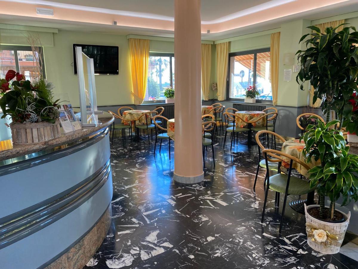Hotel Moresco Marina dʼMarina dʼAndora Exteriér fotografie