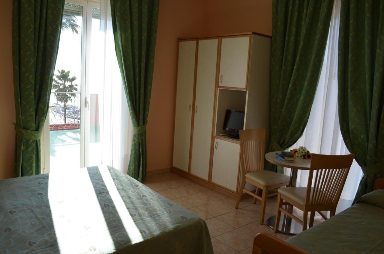 Hotel Moresco Marina dʼMarina dʼAndora Exteriér fotografie